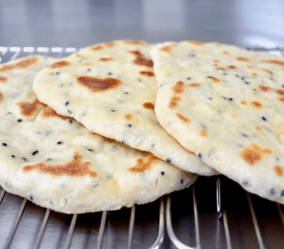 Zuurdesem discard flatbread met heerlijke kruiden